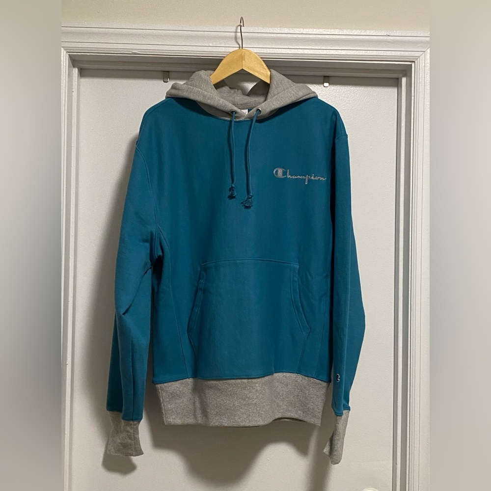 Champion hoodie size M (new)